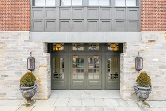 8200 Germantown Ave in Philadelphia, PA - Foto de edificio - Building Photo