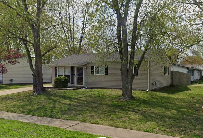 property at 2335 Grants Pkwy