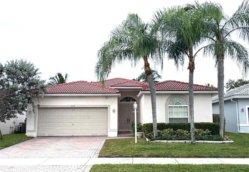4722 NW 119th Ave in Coral Springs, FL - Foto de edificio