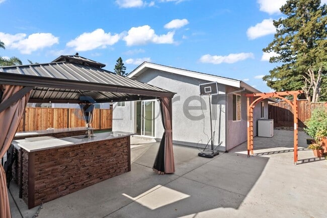 property at 3066 Nightingale Pl