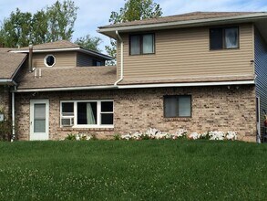 270 Stone Rd, Unit 1 in Pittsford, NY - Building Photo - Building Photo