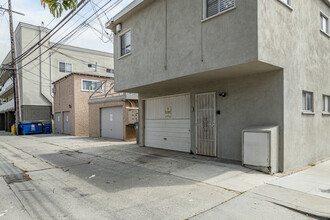 12 Argonne Ave in Long Beach, CA - Building Photo - Building Photo