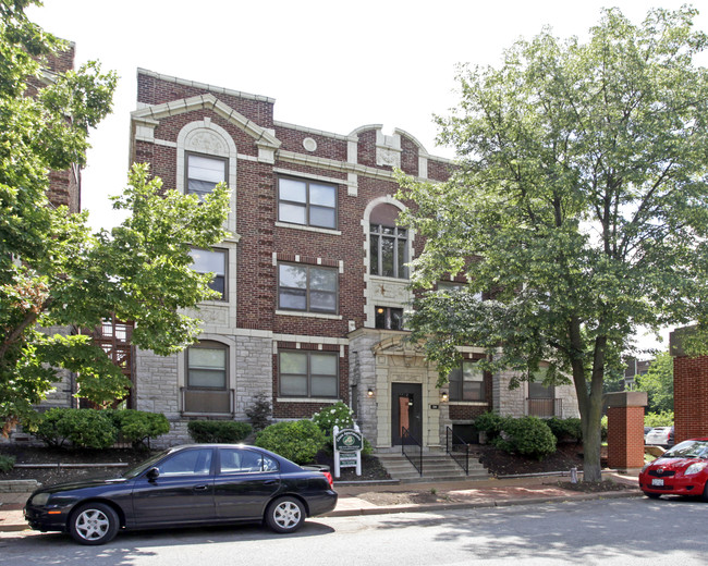 Clara Park Condos in St. Louis, MO - Foto de edificio - Building Photo