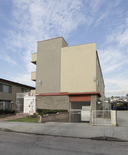 5633 Virginia Ave in Los Angeles, CA - Building Photo - Building Photo