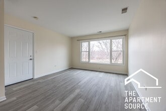 6323 W Fullerton Ave, Unit 3 in Chicago, IL - Foto de edificio - Building Photo