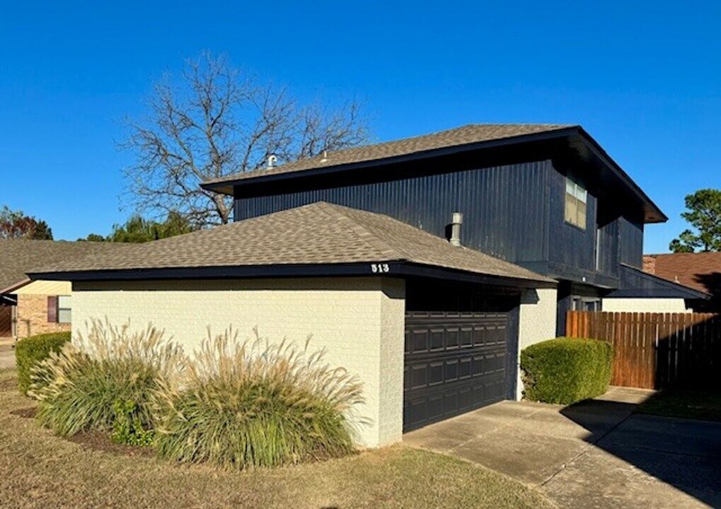 513 Fenwick Ct in Norman, OK - Building Photo