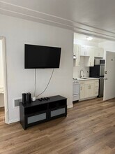 1781 Orchid Ave in Los Angeles, CA - Foto de edificio - Building Photo