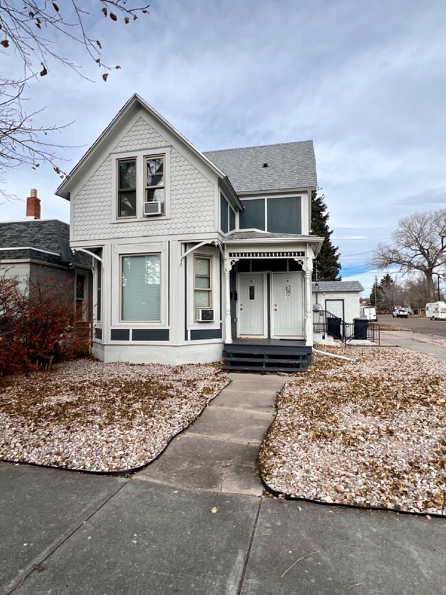 property at 622 E 17th St