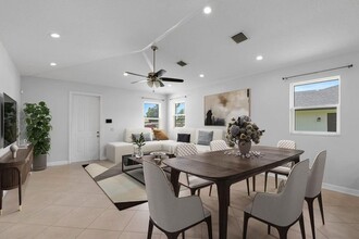4311 Vicliff Rd in West Palm Beach, FL - Foto de edificio - Building Photo