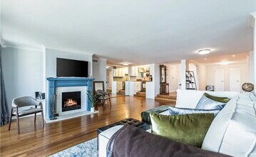 441 N Oakhurst Dr in Beverly Hills, CA - Building Photo - Building Photo