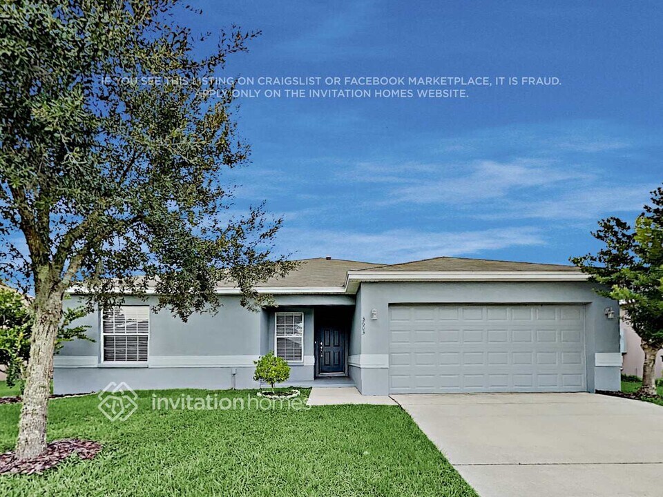 3603 Bristol Cove Ln in St. Cloud, FL - Building Photo