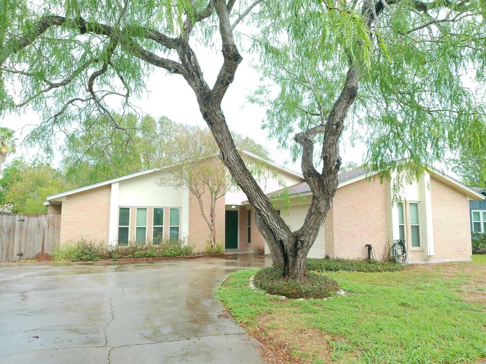 6306 Kristin Dr in Corpus Christi, TX - Building Photo