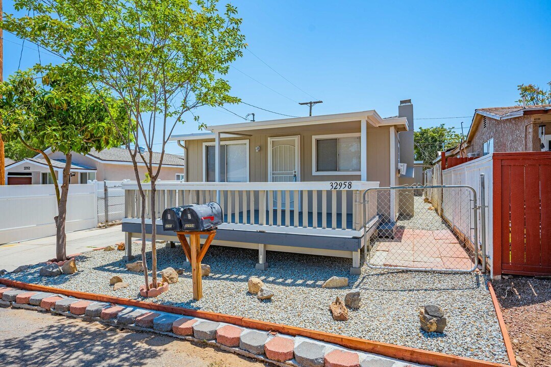 32958 Urban Ave in Lake Elsinore, CA - Building Photo