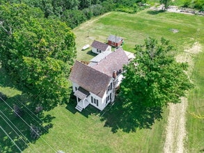 7496 Wolf Rd in Kingston, IL - Building Photo - Building Photo