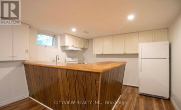 8 Joncaire Pl in Hamilton, ON - Building Photo - Building Photo