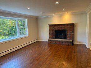 19 Greenwood Ln in Shelton, CT - Building Photo - Building Photo