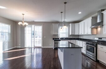 76 Lakeview Pl in Lake Zurich, IL - Building Photo - Building Photo