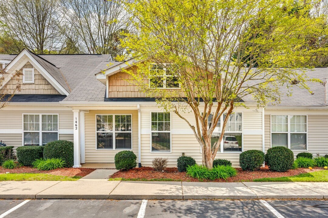 1462 Harpers Inlet Dr in Clover, SC - Building Photo