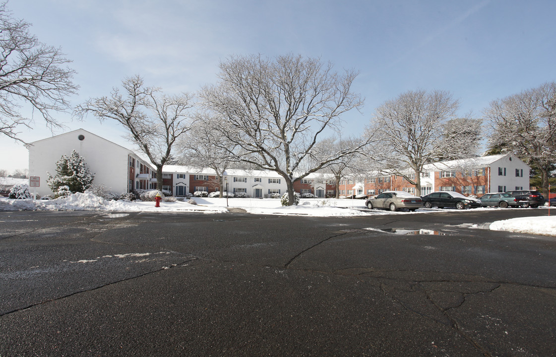 Parson's Village Condominiums in Rocky Hill, CT - Foto de edificio