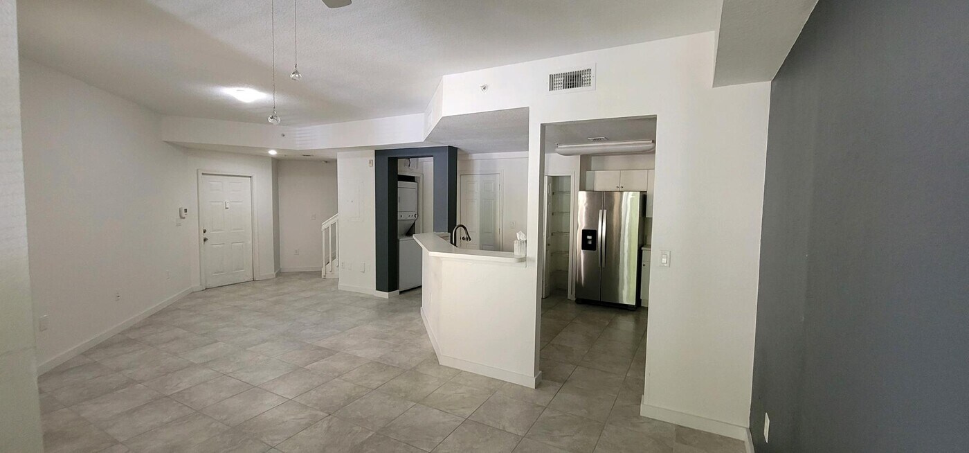 10902 NW 83rd St in Doral, FL - Building Photo