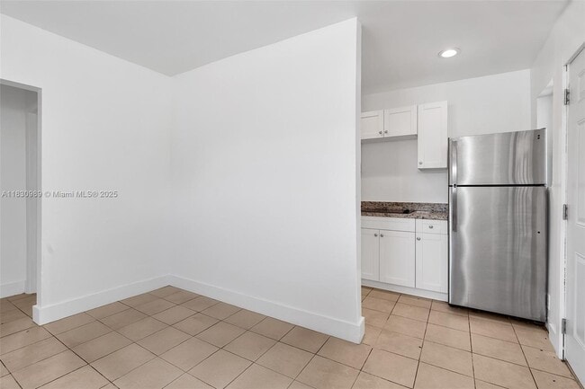 2047 Lincoln Ave in Opa Locka, FL - Building Photo - Building Photo