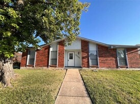 8506 Woodside Rd in Rowlett, TX - Building Photo