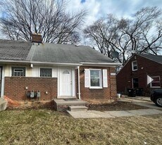 19237 Moross Rd in Detroit, MI - Building Photo