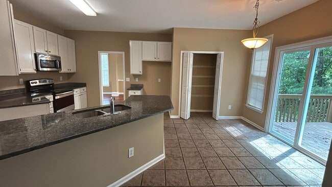 1745 Collines Ave in Atlanta, GA - Building Photo - Building Photo