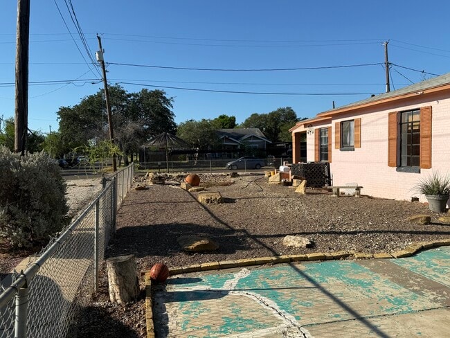1820 Aldama St in Laredo, TX - Building Photo - Building Photo