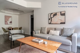 345 Cloverdale Ave in Los Angeles, CA - Building Photo - Building Photo