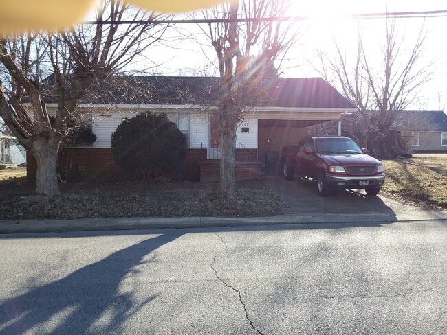property at 407 N McCombs St