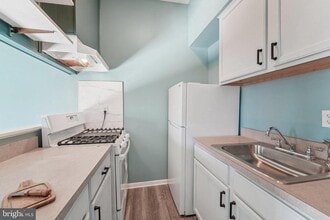 9432 Merryrest Rd in Columbia, MD - Foto de edificio - Building Photo