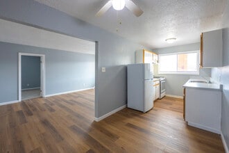 El Pueblo Apartments in Albuquerque, NM - Foto de edificio - Interior Photo