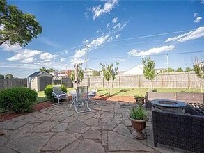 1652 N Oakhaven Pl in Fayetteville, AR - Building Photo - Building Photo