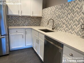 2277 Massachusetts Ave, Unit 1 in Cambridge, MA - Building Photo - Building Photo