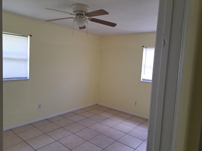 1021 Oaktree Ln in DeLand, FL - Building Photo - Building Photo
