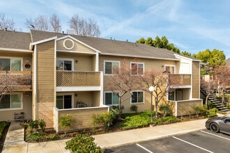 Woodcreek Apartments in Fremont, CA - Foto de edificio - Building Photo