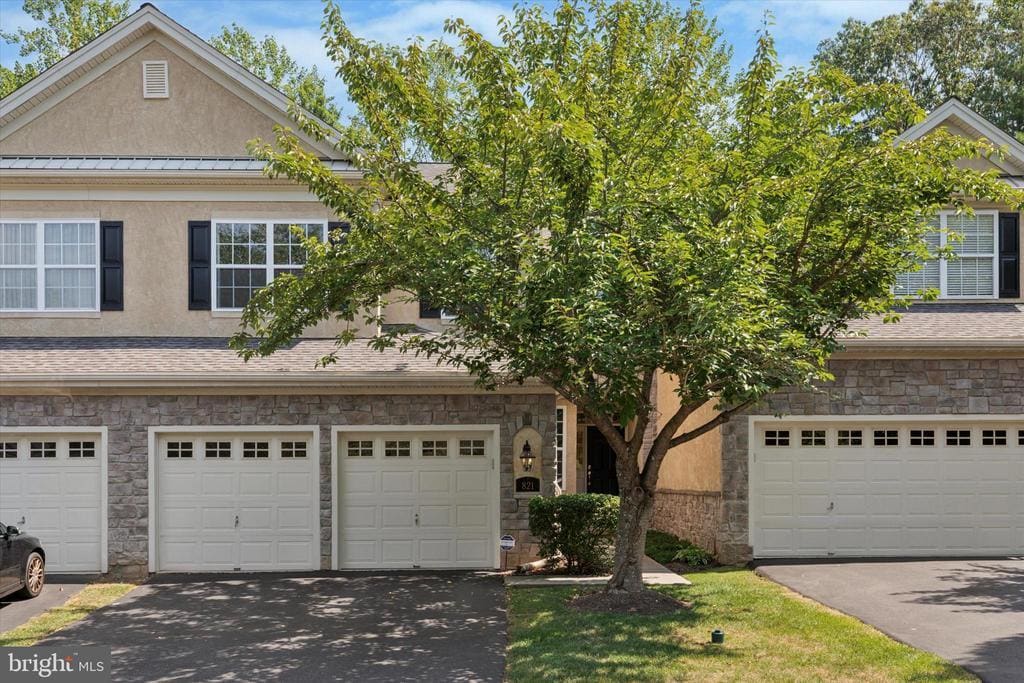 821 Creekview Dr in Blue Bell, PA - Building Photo