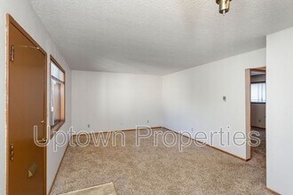 8027 NE Flanders St in Portland, OR - Building Photo - Building Photo