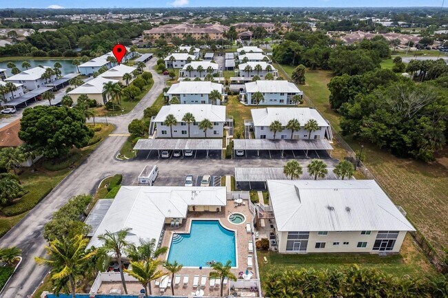 175 SE Village Dr in Port St. Lucie, FL - Foto de edificio - Building Photo