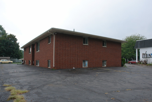 3801 Walton Dr in Lansing, MI - Foto de edificio - Building Photo