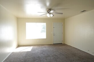 52601 Avenida Navarro in La Quinta, CA - Building Photo - Building Photo