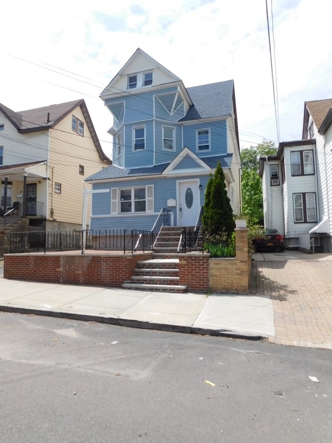 30 Dongan St in Staten Island, NY - Building Photo - Building Photo