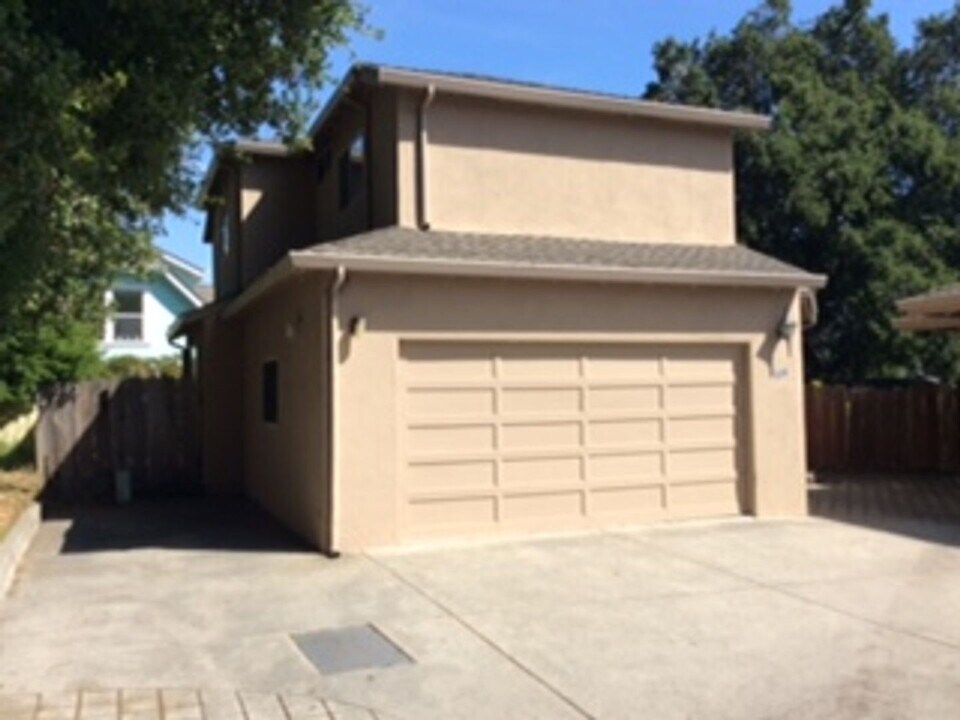 324 Plymouth St in Santa Cruz, CA - Building Photo