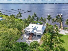 90 NW Alice St in Jensen Beach, FL - Building Photo