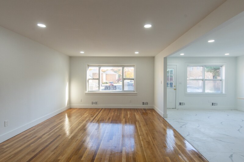 505 Adams Ln in North Brunswick, NJ - Building Photo