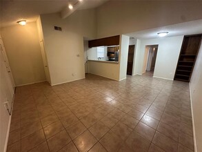 12811 Hymeadow Dr in Austin, TX - Building Photo - Building Photo