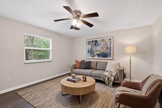 5011 Briar Patch Ln in Burleson, TX - Foto de edificio - Building Photo