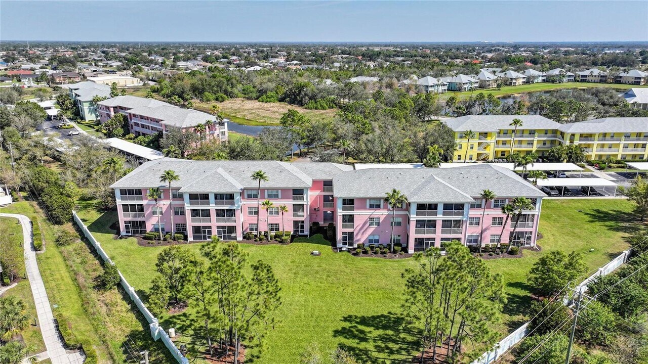 2061 Willow Hammock Cir in Port Charlotte, FL - Building Photo