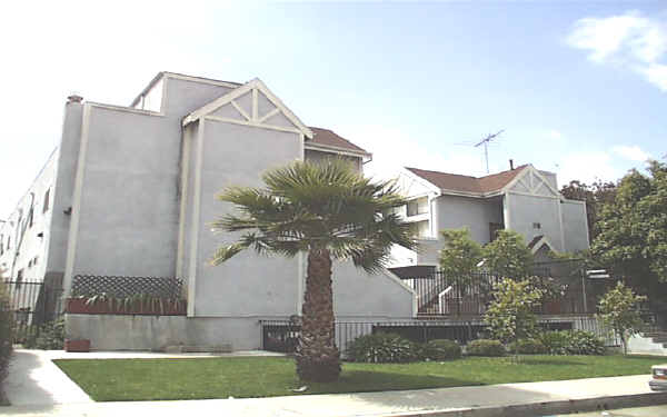 Palmer Gardens in Glendale, CA - Building Photo